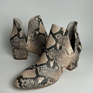 New Steve Madden Rookie Natural Snake Booties size 7.5